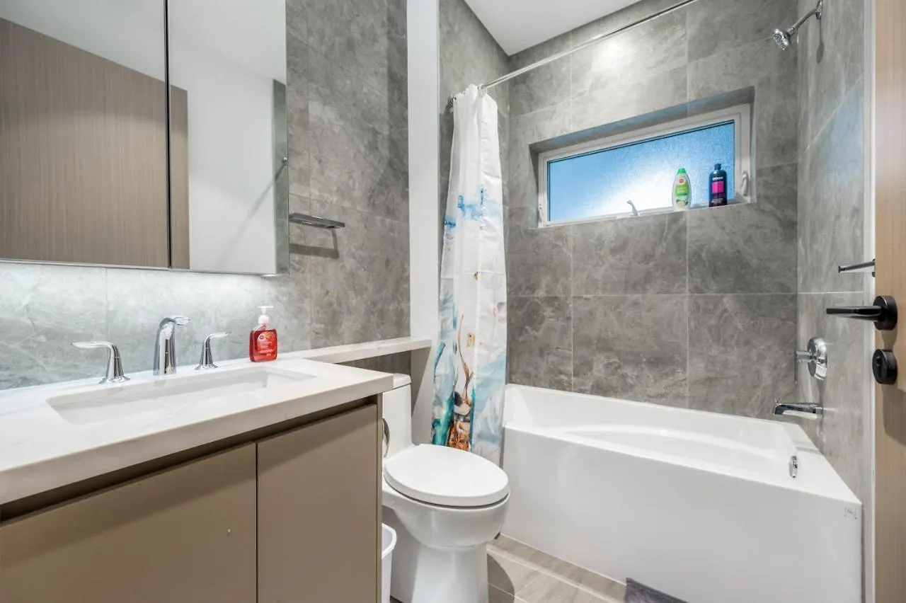Stylish Retreat In Van'S Prime Location バンクーバー 0*,