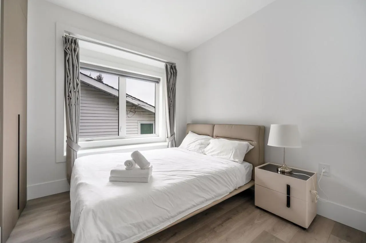 Stylish Retreat In Van'S Prime Location バンクーバー 別荘